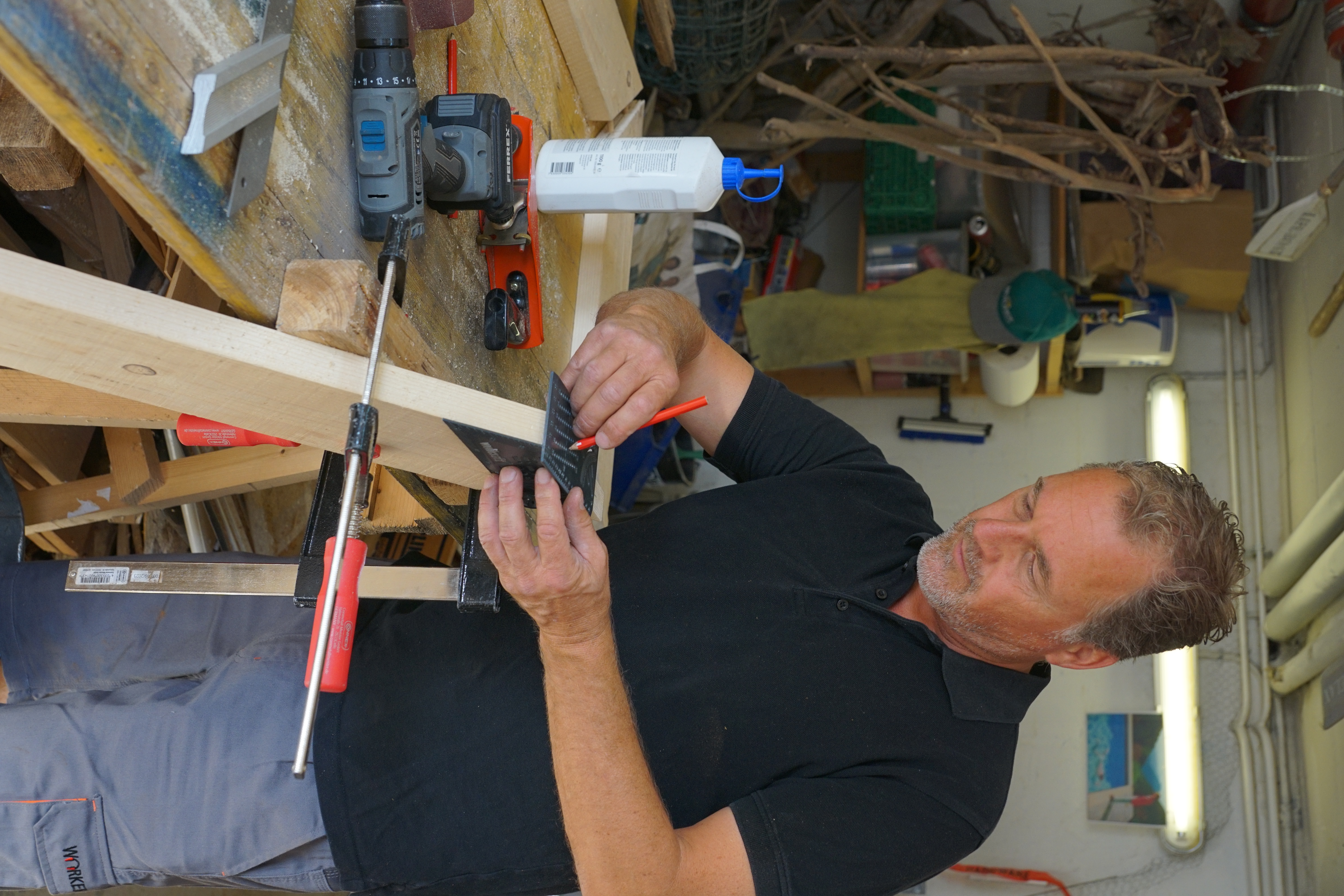 Rainer in seiner Werkstatt